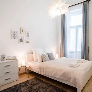 Comfy, Renewed 3 Bedroom In Center Apartamento